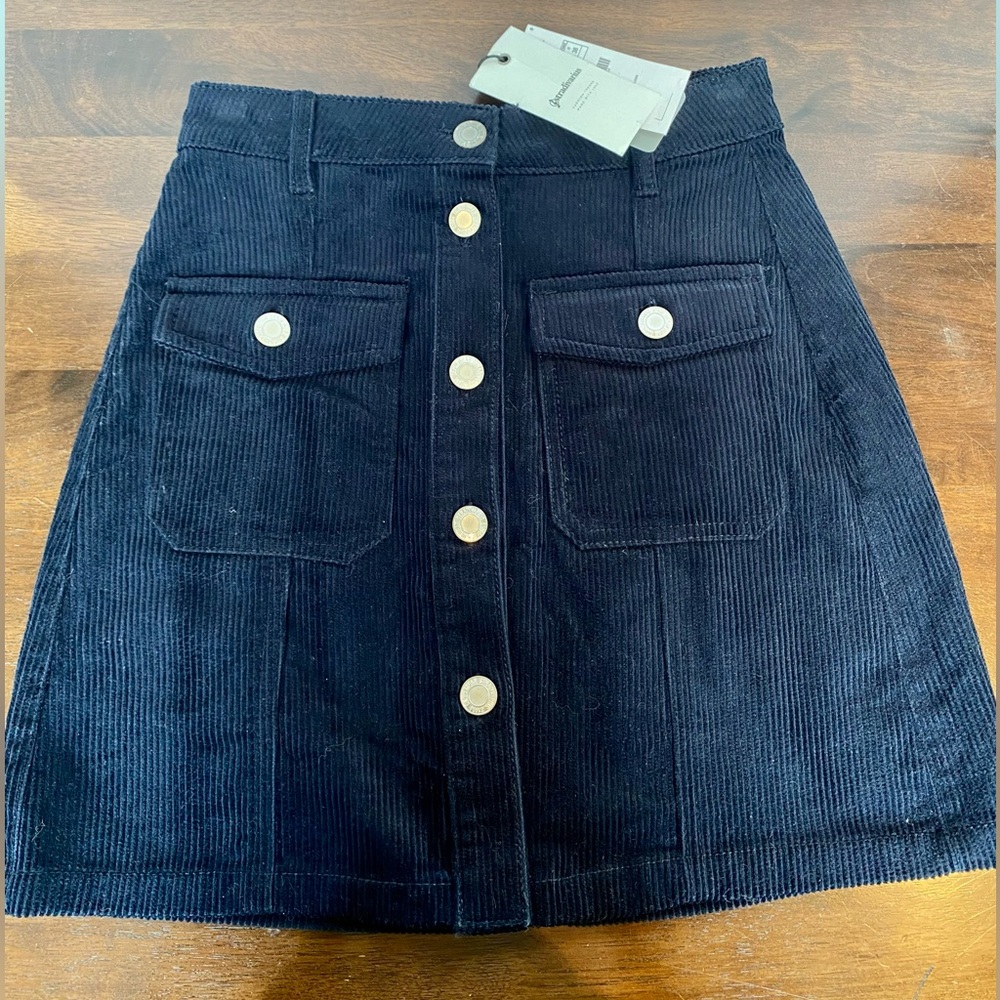 NEW WITH TAGS Stradivarius navy blue button down corduroy skirt